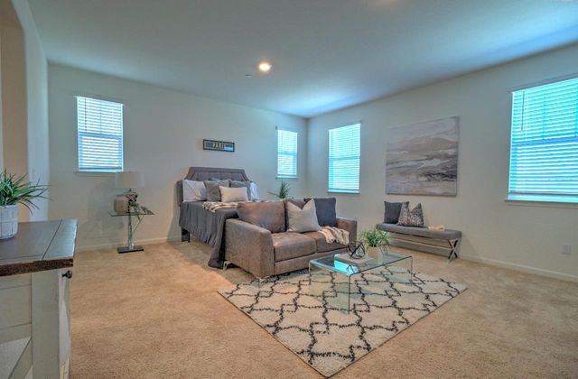 469 Central Pacific St, Lathrop, CA 95330