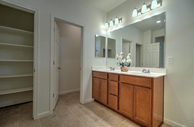 469 Central Pacific St, Lathrop, CA 95330