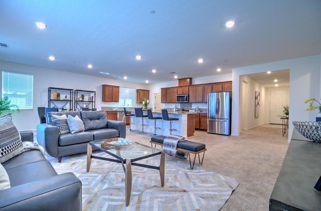 469 Central Pacific St, Lathrop, CA 95330