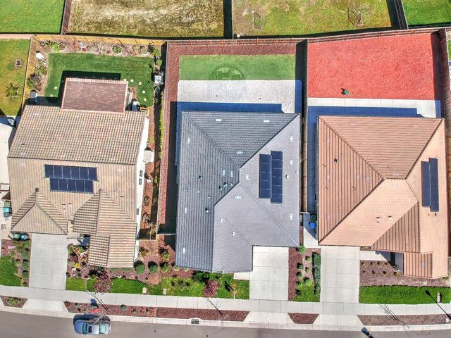 469 Central Pacific St, Lathrop, CA 95330