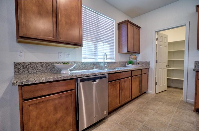 469 Central Pacific St, Lathrop, CA 95330