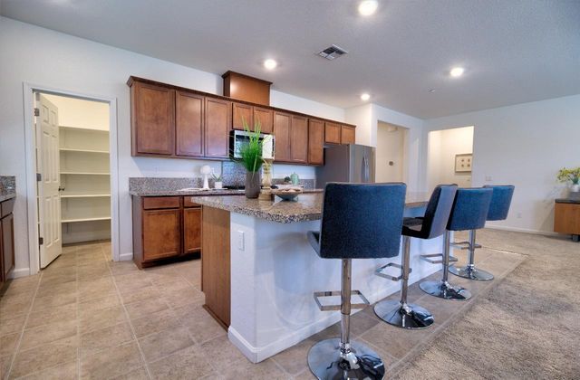 469 Central Pacific St, Lathrop, CA 95330