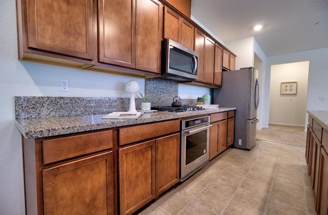 469 Central Pacific St, Lathrop, CA 95330