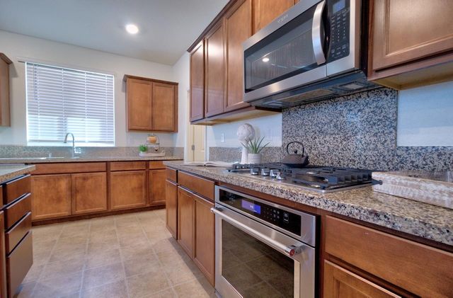 469 Central Pacific St, Lathrop, CA 95330