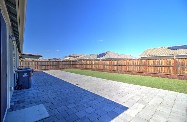 469 Central Pacific St, Lathrop, CA 95330