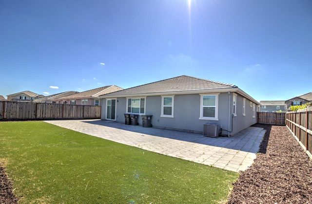 469 Central Pacific St, Lathrop, CA 95330