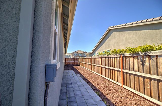 469 Central Pacific St, Lathrop, CA 95330