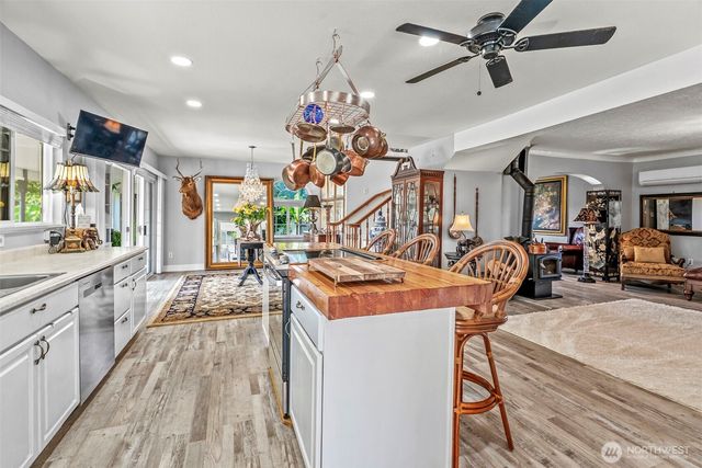 10 E Sunny Sands Road, Cathlamet, WA 98612