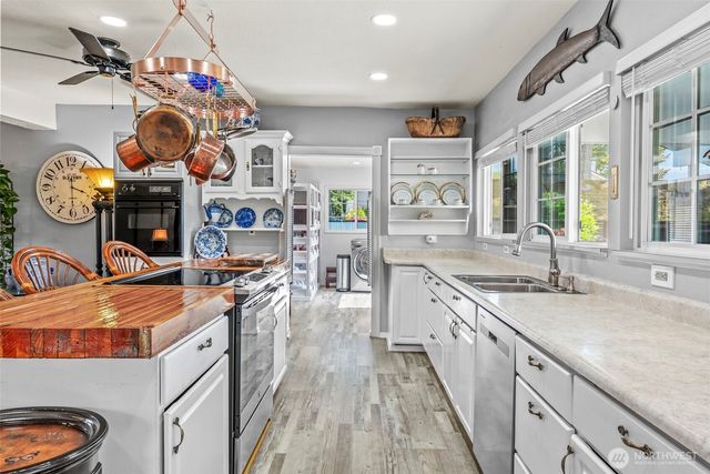 10 E Sunny Sands Road, Cathlamet, WA 98612