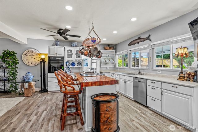 10 E Sunny Sands Road, Cathlamet, WA 98612