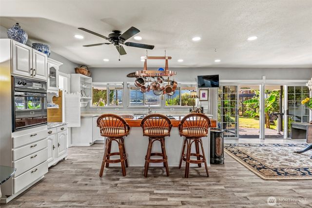 10 E Sunny Sands Road, Cathlamet, WA 98612