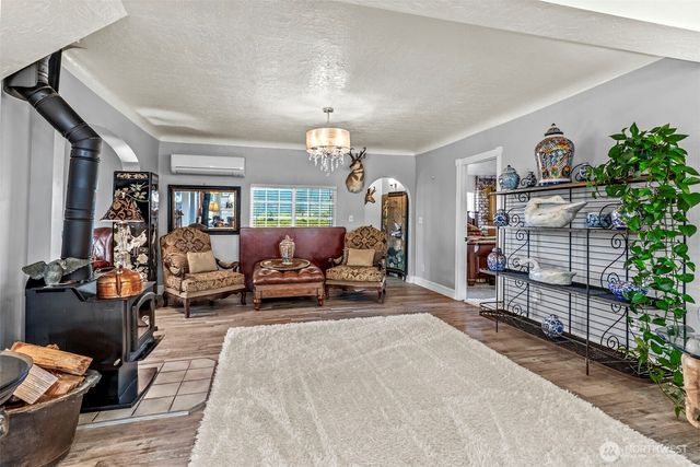 10 E Sunny Sands Road, Cathlamet, WA 98612