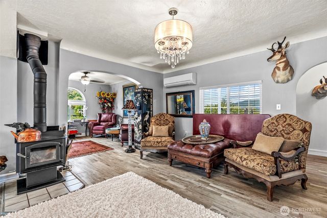 10 E Sunny Sands Road, Cathlamet, WA 98612