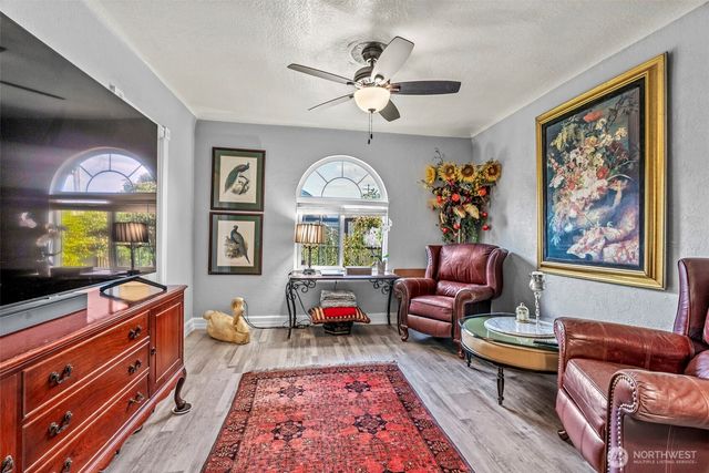 10 E Sunny Sands Road, Cathlamet, WA 98612