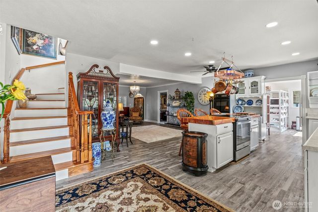 10 E Sunny Sands Road, Cathlamet, WA 98612