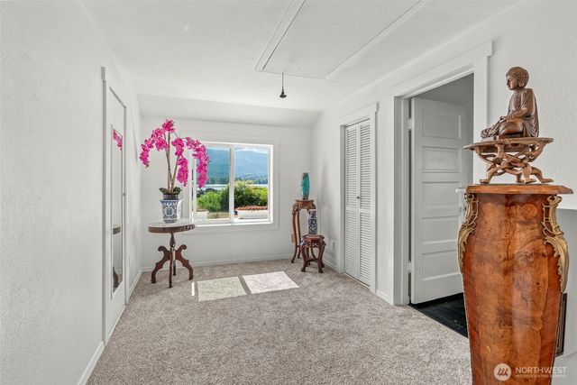 10 E Sunny Sands Road, Cathlamet, WA 98612