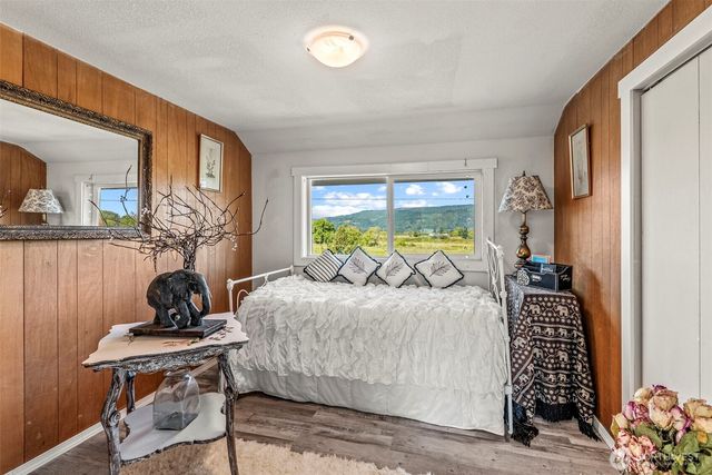 10 E Sunny Sands Road, Cathlamet, WA 98612