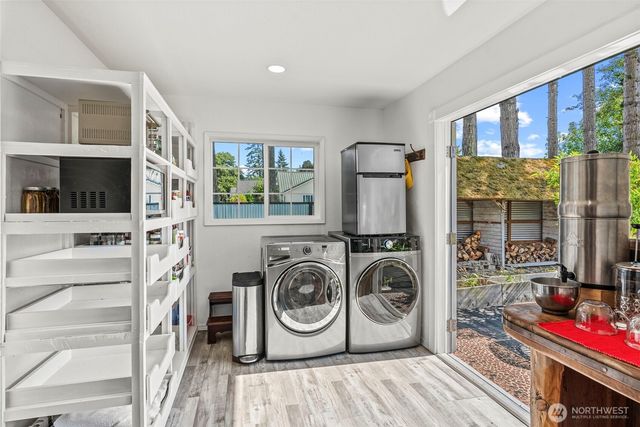 10 E Sunny Sands Road, Cathlamet, WA 98612