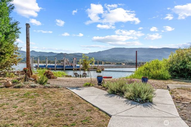 10 E Sunny Sands Road, Cathlamet, WA 98612