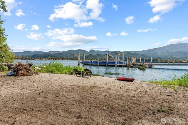 10 E Sunny Sands Road, Cathlamet, WA 98612