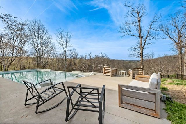 218 Ridgefield, Bentonville, AR 72712