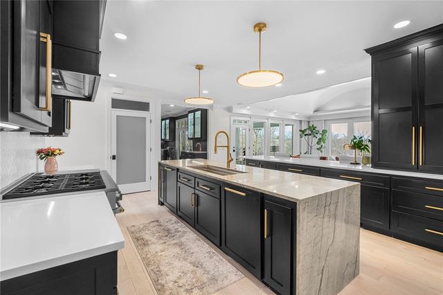 218 Ridgefield, Bentonville, AR 72712