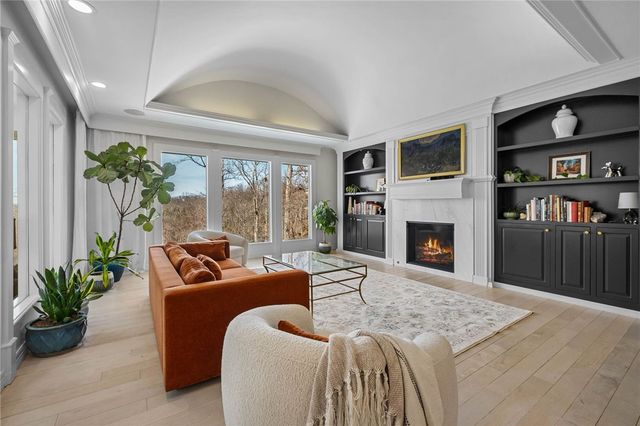 218 Ridgefield, Bentonville, AR 72712