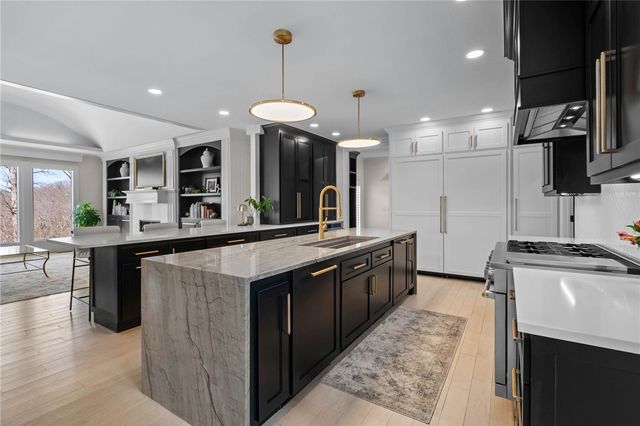 218 Ridgefield, Bentonville, AR 72712