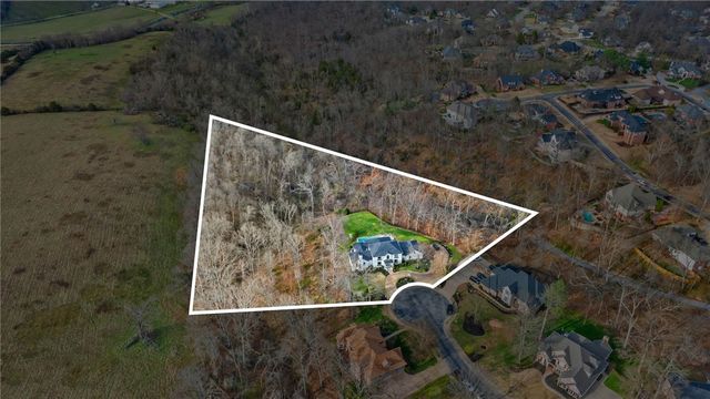 218 Ridgefield, Bentonville, AR 72712