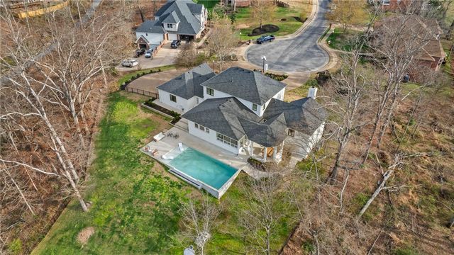 218 Ridgefield, Bentonville, AR 72712