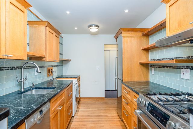 3 Church Lane N, Valley Cottage, NY 10989