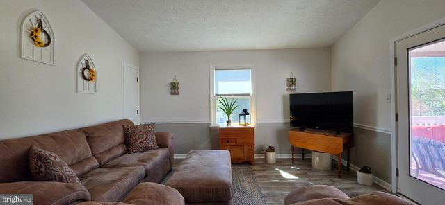 20 LAKEVIEW CIR, Louisa, VA 23093