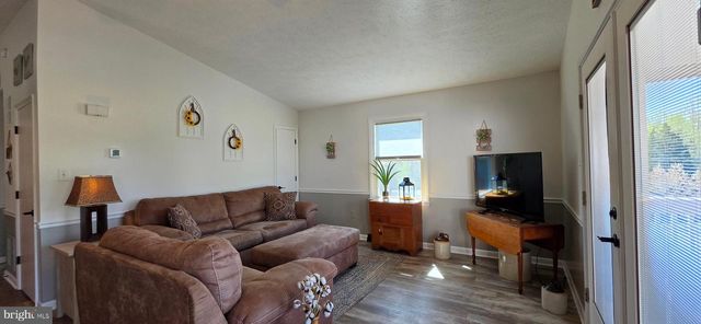 20 LAKEVIEW CIR, Louisa, VA 23093