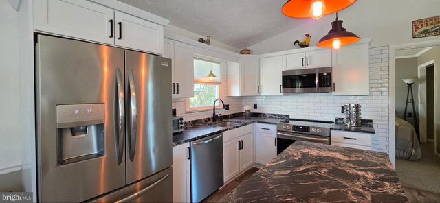 20 LAKEVIEW CIR, Louisa, VA 23093