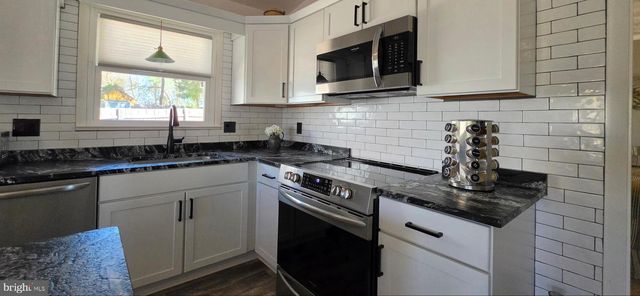 20 LAKEVIEW CIR, Louisa, VA 23093