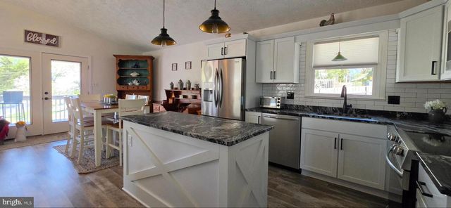 20 LAKEVIEW CIR, Louisa, VA 23093