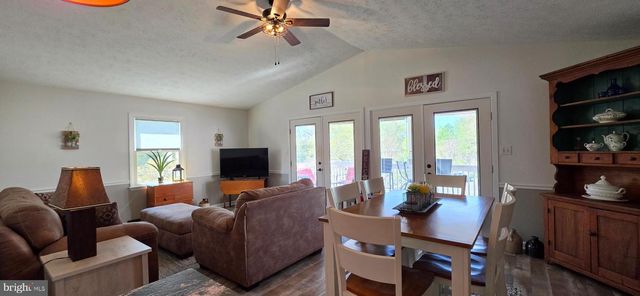 20 LAKEVIEW CIR, Louisa, VA 23093