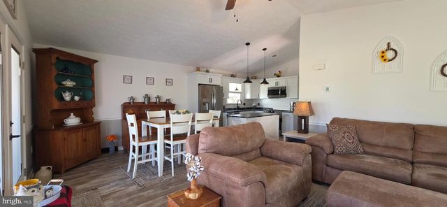 20 LAKEVIEW CIR, Louisa, VA 23093
