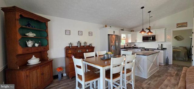 20 LAKEVIEW CIR, Louisa, VA 23093