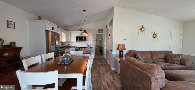 20 LAKEVIEW CIR, Louisa, VA 23093