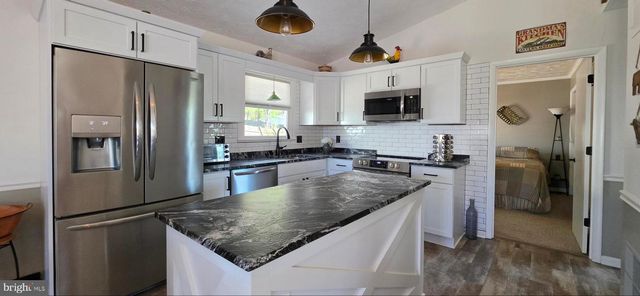 20 LAKEVIEW CIR, Louisa, VA 23093