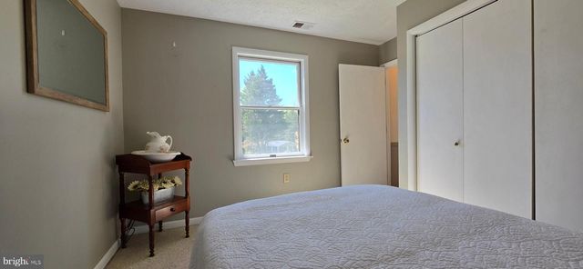 20 LAKEVIEW CIR, Louisa, VA 23093