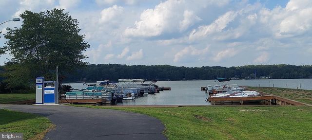 20 LAKEVIEW CIR, Louisa, VA 23093