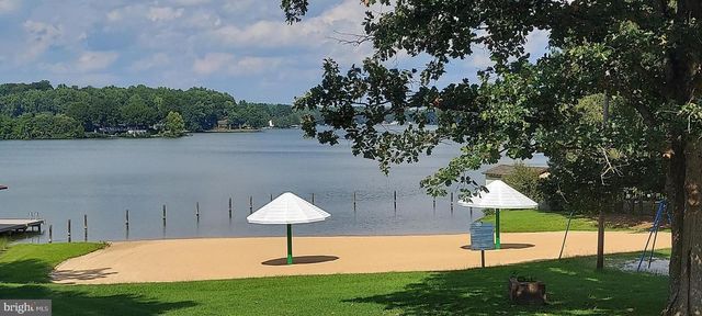 20 LAKEVIEW CIR, Louisa, VA 23093