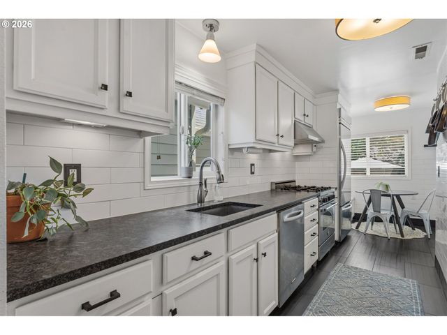 11410 Sw 47TH Ave, Portland, OR 97219
