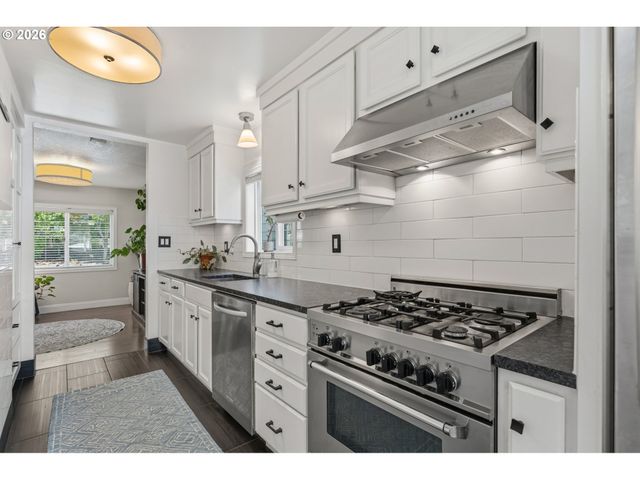 11410 Sw 47TH Ave, Portland, OR 97219