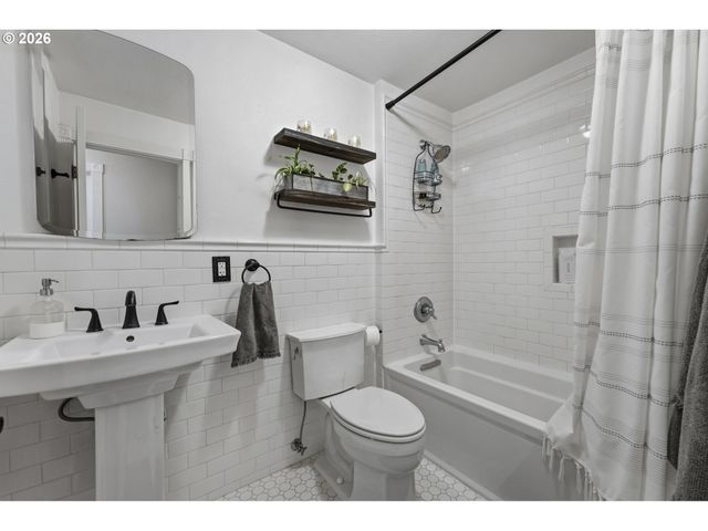 11410 Sw 47TH Ave, Portland, OR 97219