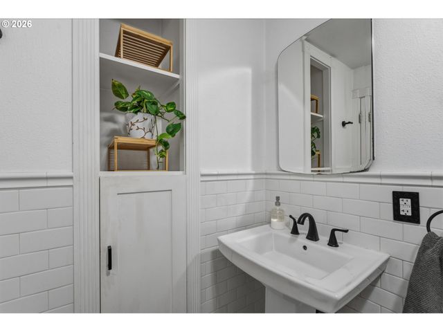 11410 Sw 47TH Ave, Portland, OR 97219