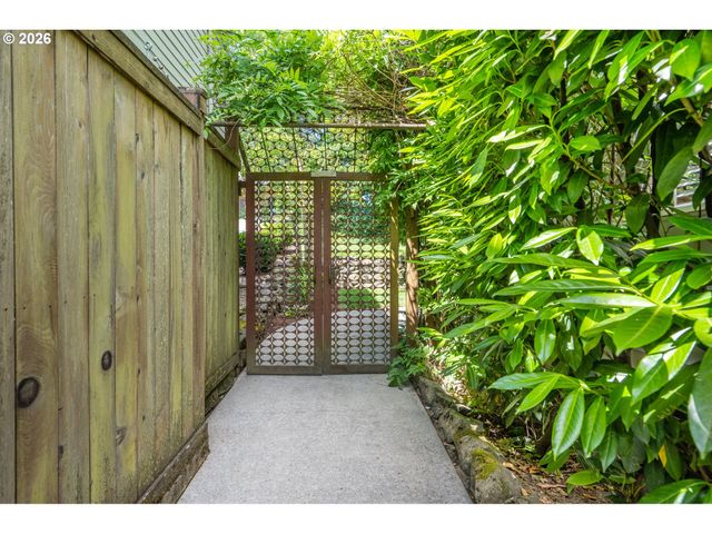 11410 Sw 47TH Ave, Portland, OR 97219