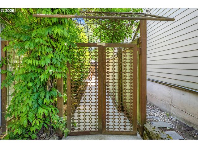 11410 Sw 47TH Ave, Portland, OR 97219